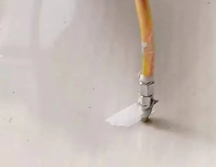 石林瓷砖空鼓维修公司专业解答在瓷砖铺贴过程中，如果使用的砂料过粗（如全部使用了粗砂），可能会导致以下问题