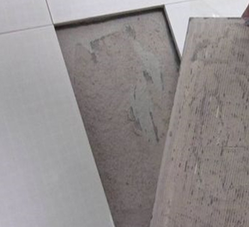 石林瓷砖空鼓维修公司分享瓷砖铺贴时如果打浆（即涂抹在瓷砖背面和基层上的砂浆或瓷砖胶）过少，会带来以下问题